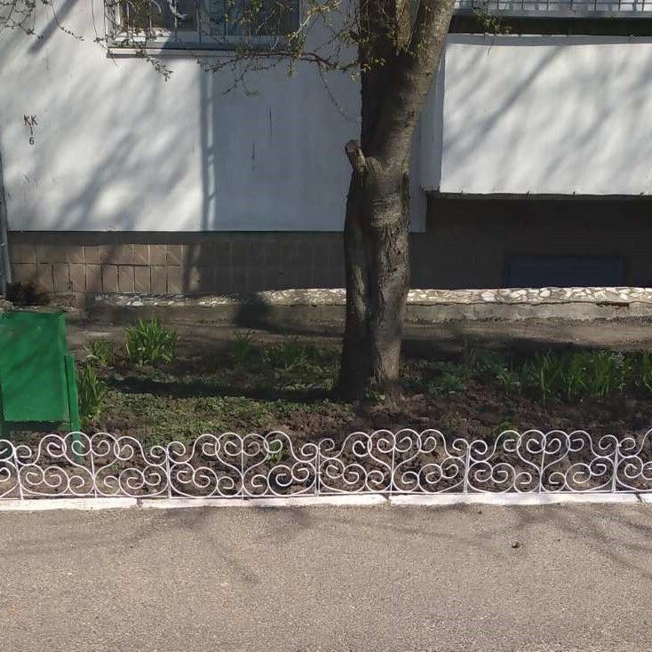 Парканчик декоративний Прованс завиток малий, вис. 400 мм, шир. 600 мм, діам. пров. 4 мм